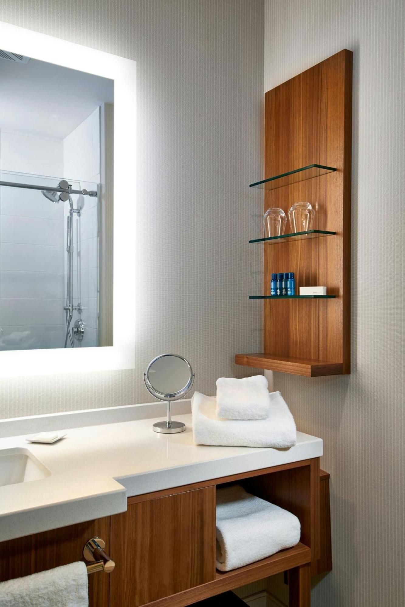 Delta Hotels By Marriott Дартмут Экстерьер фото
